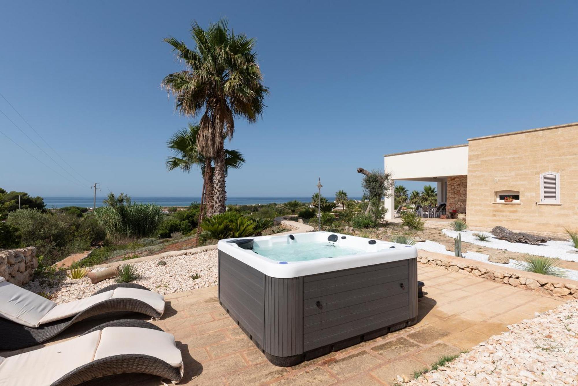 Le Gioie - Villa Macchia Mediterranea - Splendida Villa Vista Mare Immersa Nel Verde Torre Pali Exterior photo